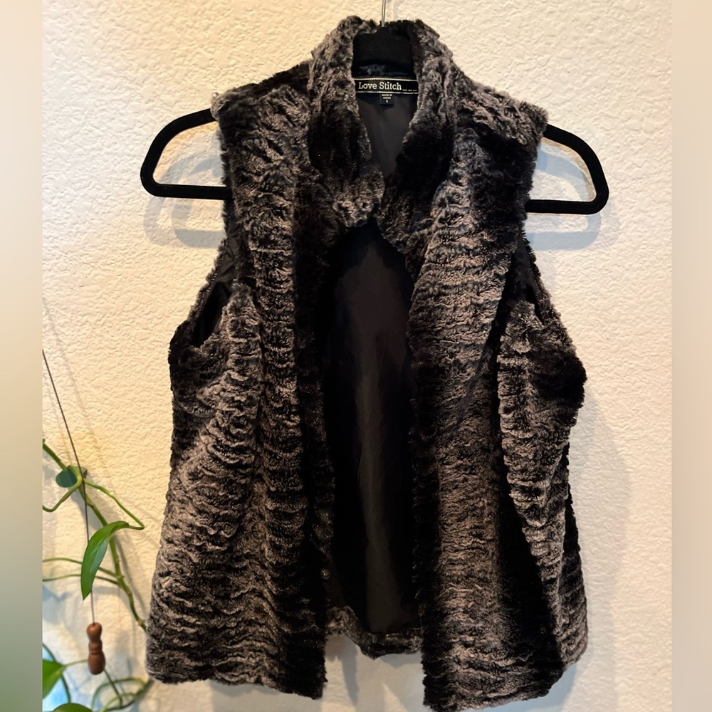 Love Stitch Faux Fur Vest. NWOT. Size S